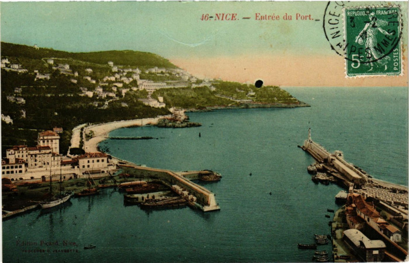 Carte postale ancienne Nice - Entrée du Port à Nice