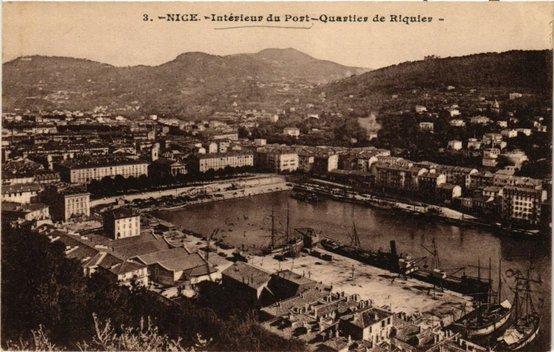 Carte postale ancienne Nice - Intérieur du Port - Quartier de Riquier à Nice