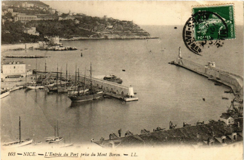 Carte postale ancienne Nice - L'Entrée du Port prise du Mont - Boron à Nice