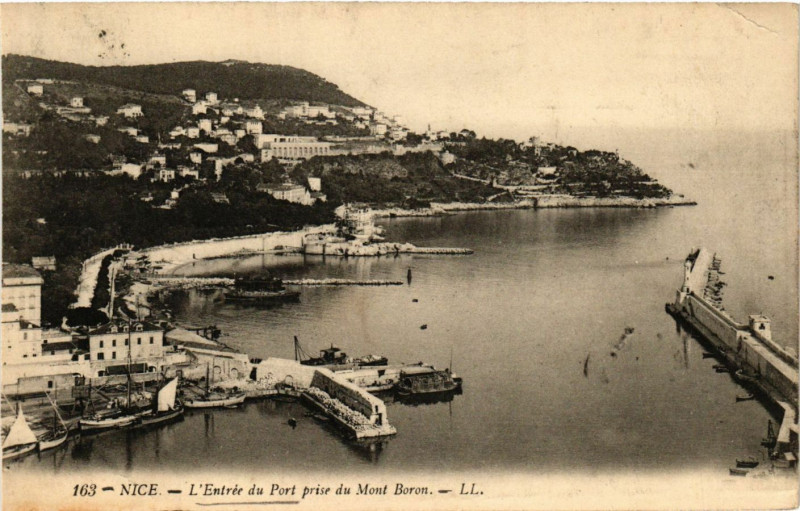 Carte postale ancienne Nice - L'Entrée du Port prise du Mont-Boron à Nice