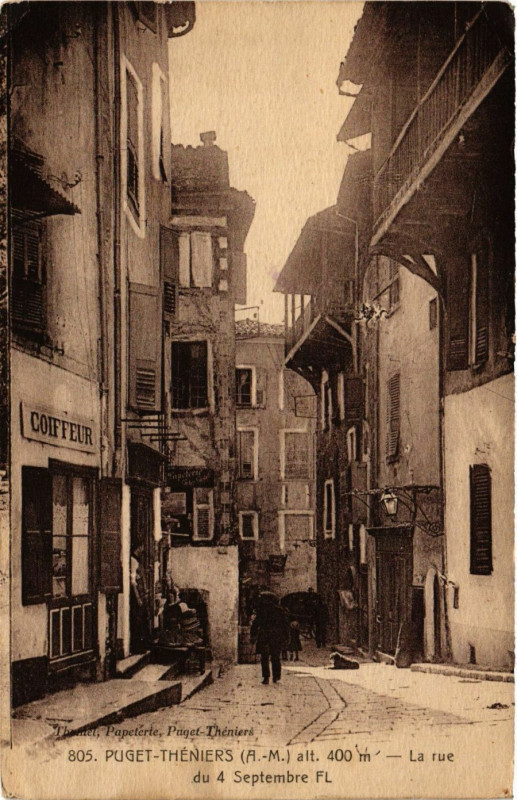 Carte postale ancienne Puget-Theniers alt 400 m - La rue du 4 Septembre Fl à Puget-Théniers