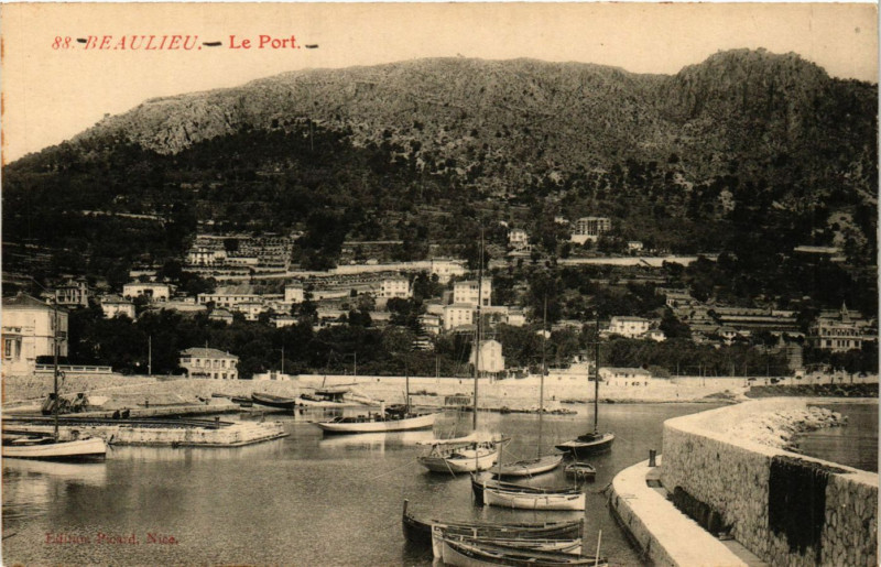 Carte postale ancienne Beaulieu - Le Port