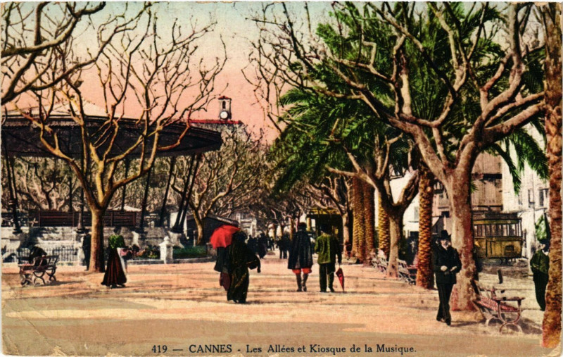 Carte postale ancienne Cannes - Les Allées et Kiosque de la Musique à Cannes