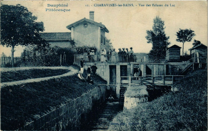 Carte postale ancienne Charavines-les-Bains - Vue des Ecluses du Lac à Charavines
