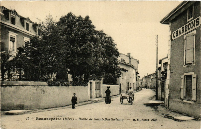 Carte postale ancienne Beaurepaire - Route de St-Bartheleny à Beaurepaire