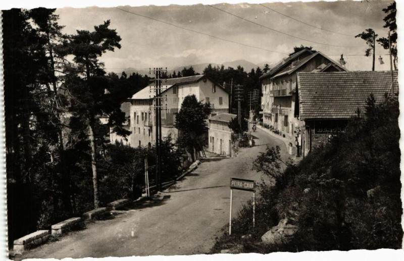 Carte postale ancienne Peira-Cava - Entrée du Village