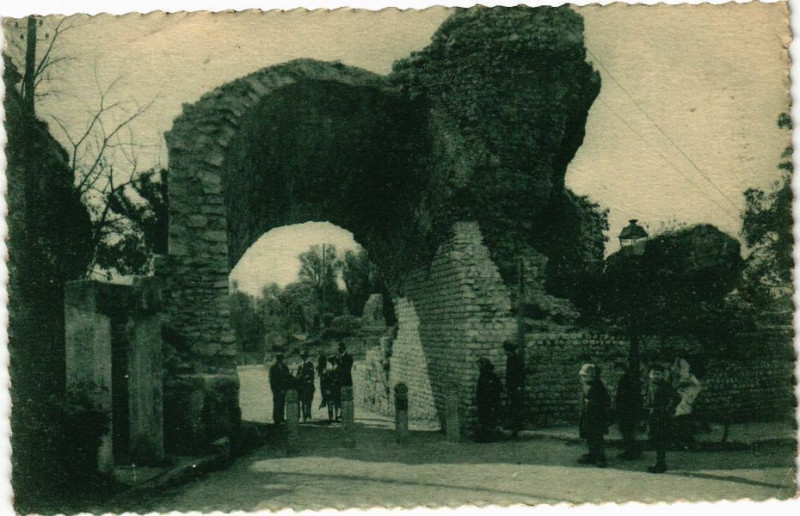 Carte postale ancienne Cimiez - L'Entrée des Arénes