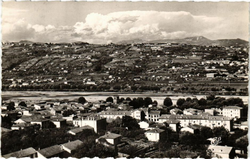 Carte postale ancienne Saint-Laurent-du-Var - Vue générale à Saint-Laurent-du-Var