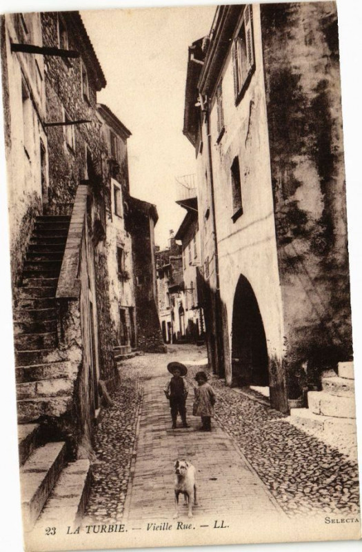 Carte postale ancienne La Turbie - Vieille Rue à La Turbie