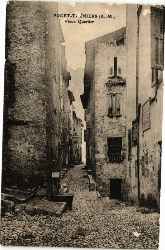 Carte postale ancienne Puget-Theniers - Vieux Quartier à Puget-Théniers