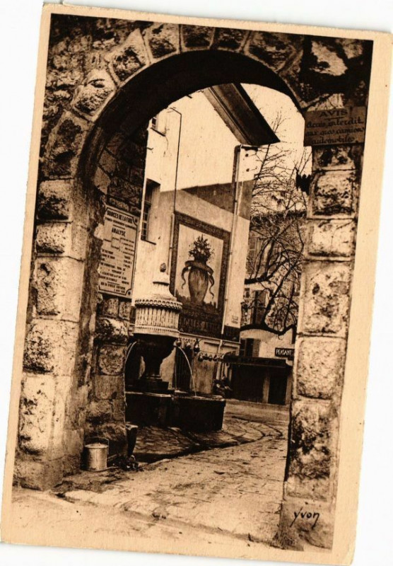 Carte postale ancienne Vence - Vieille Fontaine à Vence