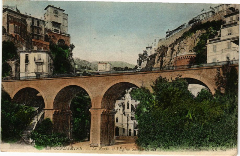 Carte postale ancienne La Condamine - Le Ravin et l'Eglise Sainte-Devote