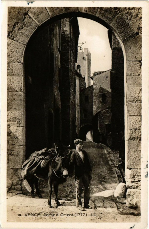Carte postale ancienne Vence - Porte d'Orient à Vence