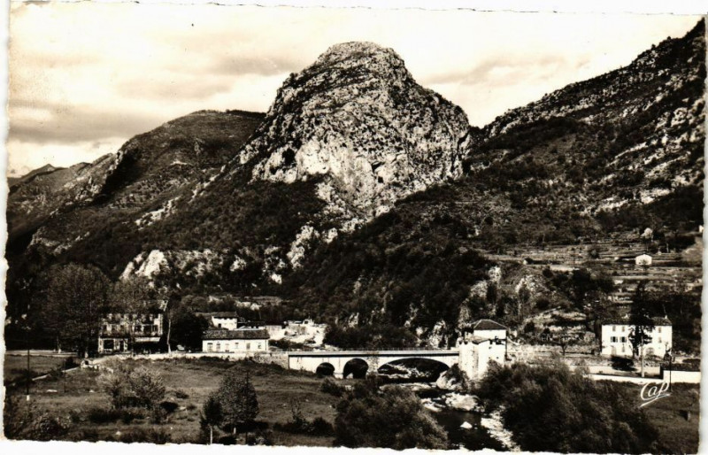 Carte postale ancienne Le Suquet d'Utelle - Vue générale à Utelle