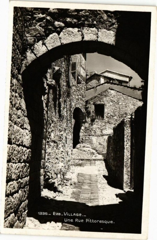 Carte postale ancienne Eze Village - Une Rue Pittoresque à Èze