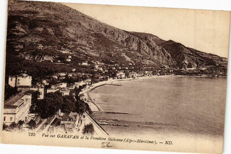 Carte postale ancienne Vue sur Garavan et la Frontiére Italienne