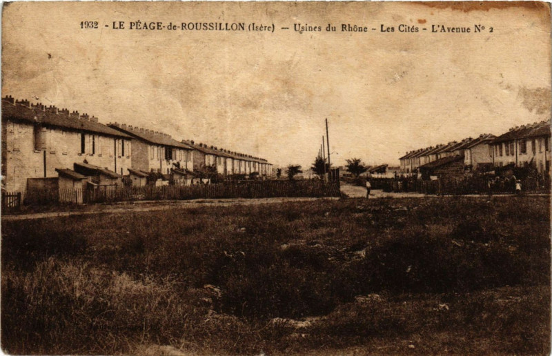 Carte postale ancienne Le Peage-de-Roussillon - Usines du Rhone - Les Cites au Péage-de-Roussillon