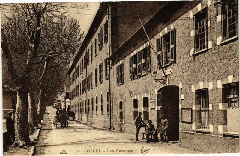 Carte postale ancienne Sospel -Les Casernes à Sospel