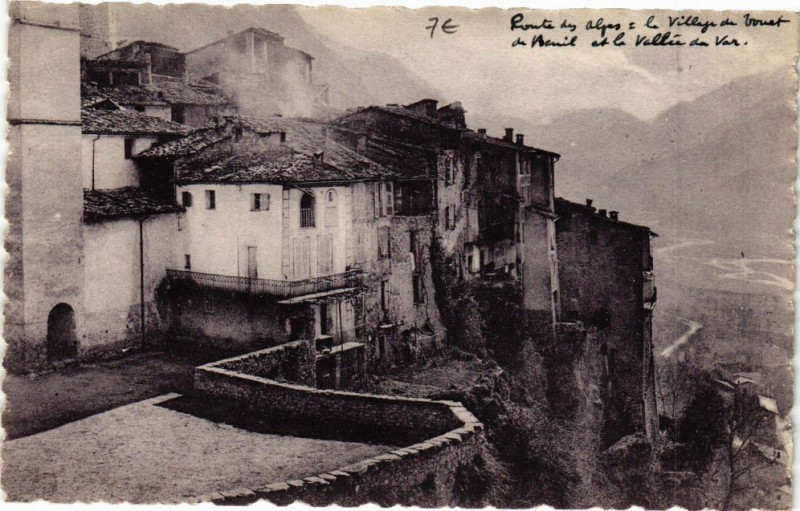Carte postale ancienne Routes des Alpes-Le village de TOUETr de Beuil et la vallée du Var à Beuil