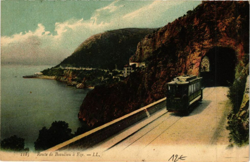 Carte postale ancienne Route de Beaulieu a Eze à Èze