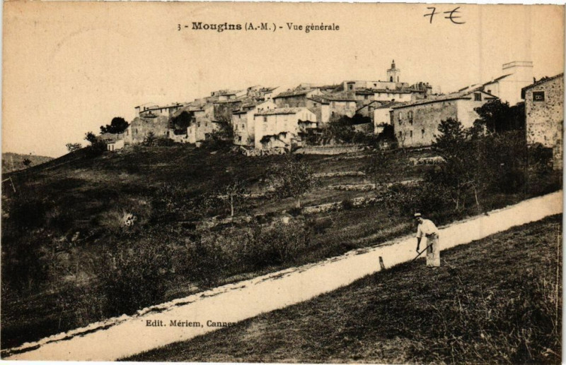 Carte postale ancienne Mougins -Vue générale à Mougins