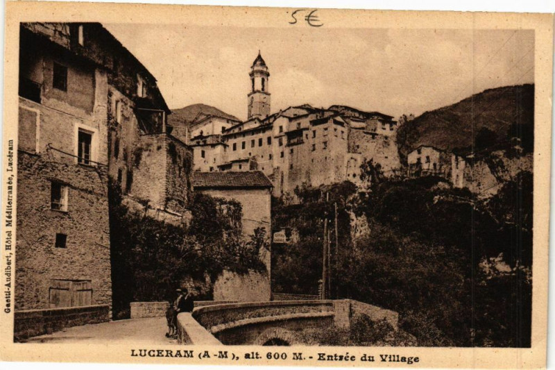 Carte postale ancienne Luceram -Entrée du Village à Lucéram