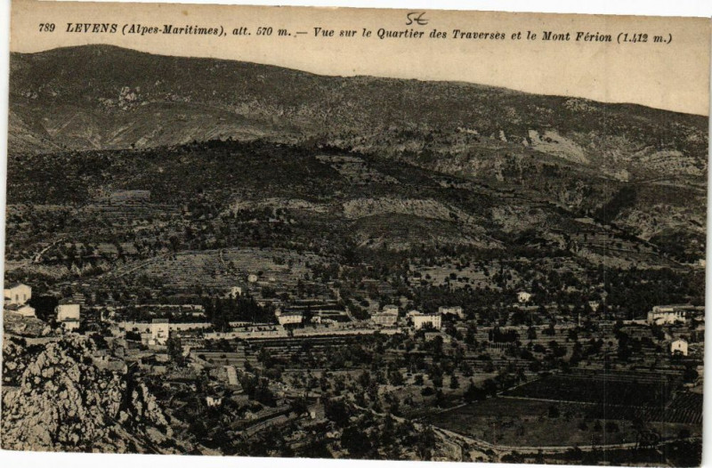 Carte postale ancienne Levens Vue sur le Quartier des Traverses et le Mont Férion à Levens