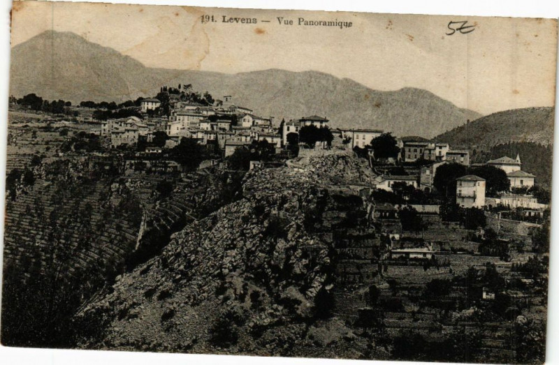 Carte postale ancienne Levens Vue panoramique à Levens