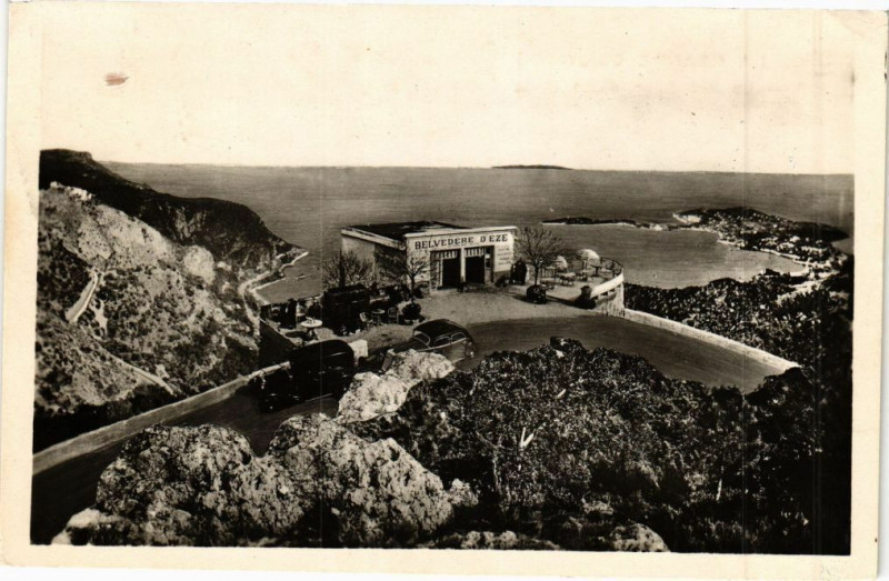 Carte postale ancienne La Grande Corniche-Le Belvédére d'Eze et la Corse à Belvédère