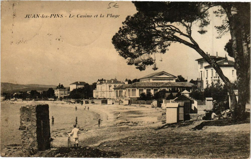 Carte postale ancienne Juan-les-Pins - Le Casino et la Plage