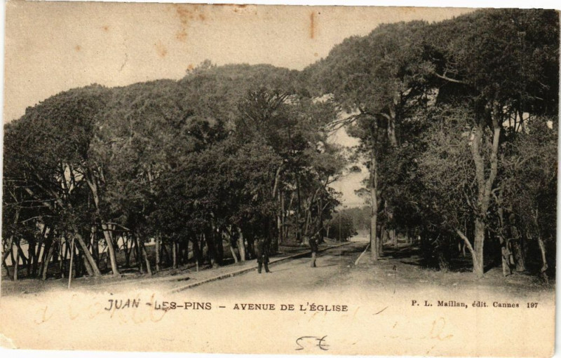 Carte postale ancienne Juan-les-Pins - Avenue de l'Eglise