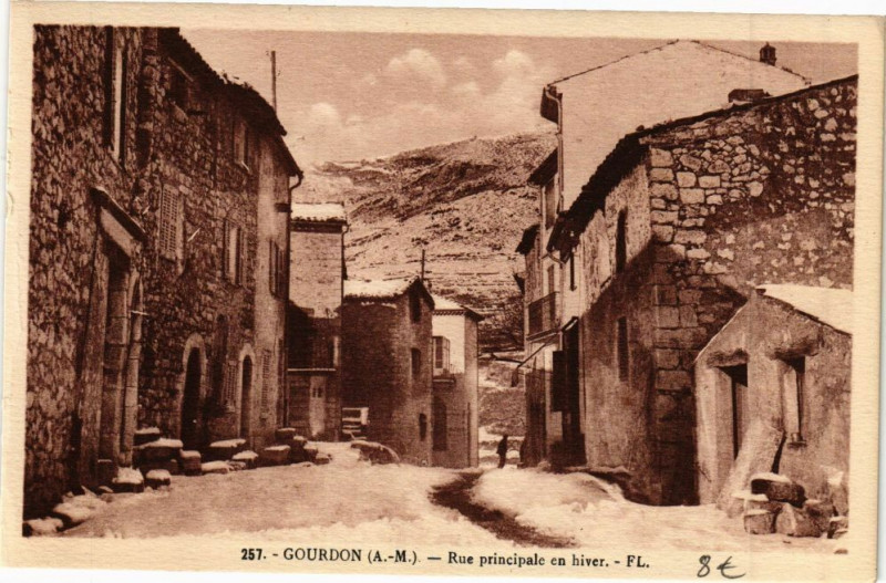 Carte postale ancienne Gourdon Rue principale en hiver à Gourdon