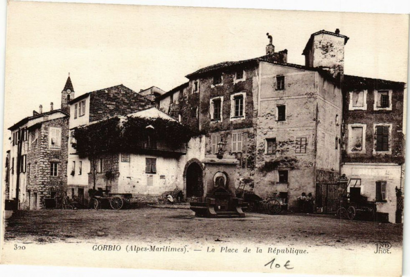 Carte postale ancienne Gorbio La Place de la Republique à Gorbio