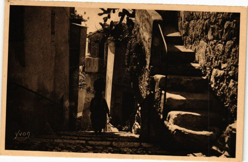 Carte postale ancienne Cote d'Azur -Eze-Une Vieille Rue du Village à Èze