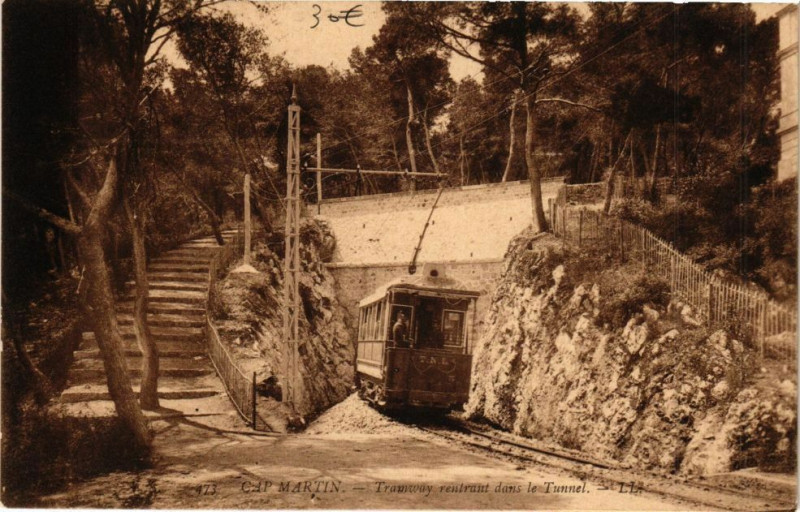 Carte postale ancienne Cap Martin Tramway rentrant dans le Tunnel