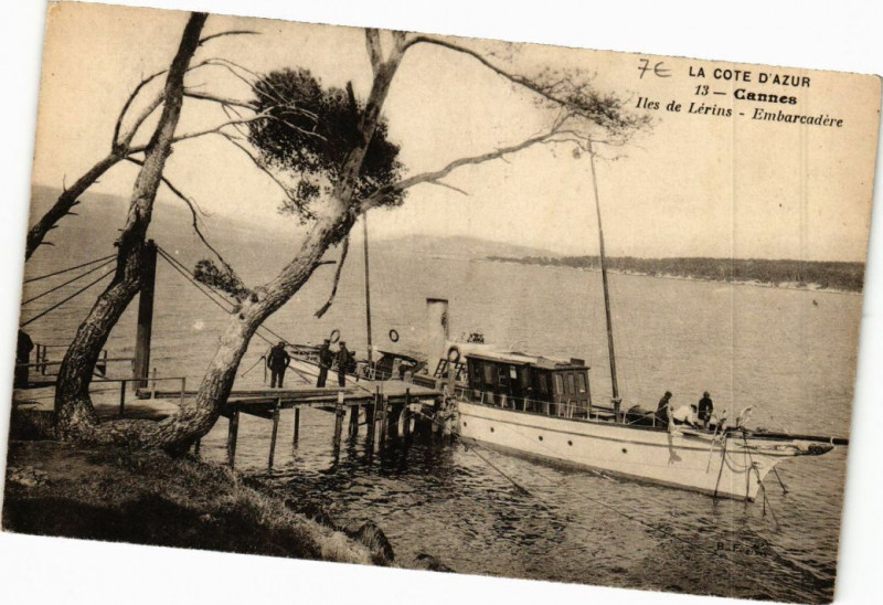 Carte postale ancienne Cannes Iles de Lérins -Embarcadére à Cannes