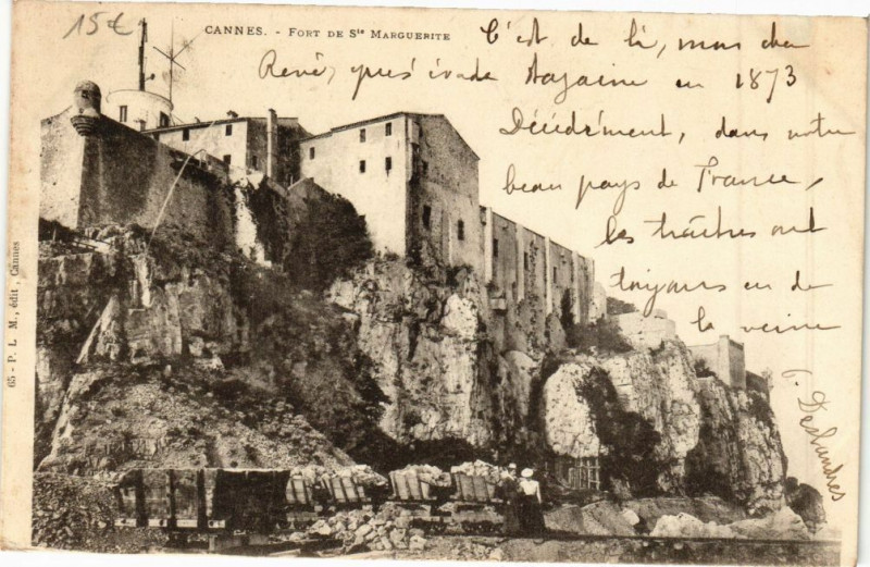 Carte postale ancienne Cannes Fort de Ste-Marguerite à Cannes