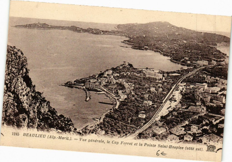 Carte postale ancienne Beaulieu Vue générale, le Cap Ferrat et la Pointe Saint-Hospice