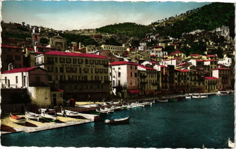 Carte postale ancienne Villefranche-sur-Mer - La Ville et les Quais à Villefranche-sur-Mer