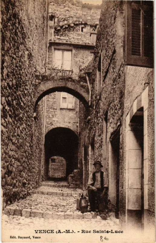 Carte postale ancienne Vence - Rue sainte luce à Vence