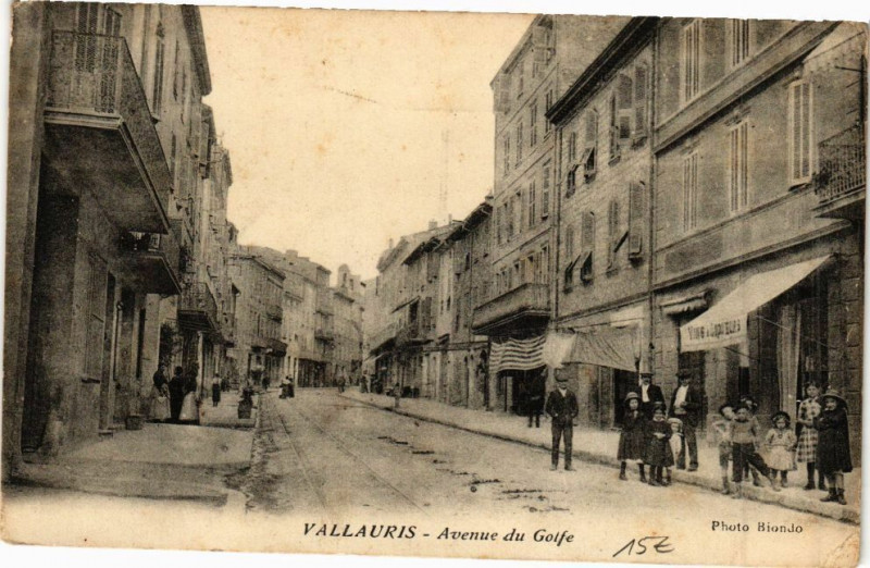 Carte postale ancienne Vallauris - Avenue du golfe à Vallauris
