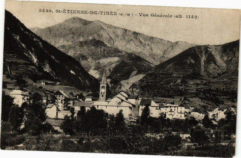 Carte postale ancienne Saint-Etienne-de-Tinee - Vue générale à Saint-Étienne-de-Tinée