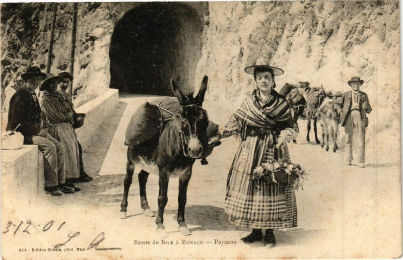 Carte postale ancienne Route de Nice Monaco - paysans à Nice