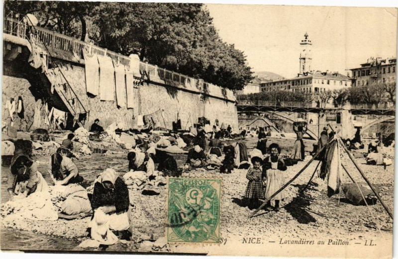 Carte postale ancienne Nice - Lavandiere au paillon à Nice