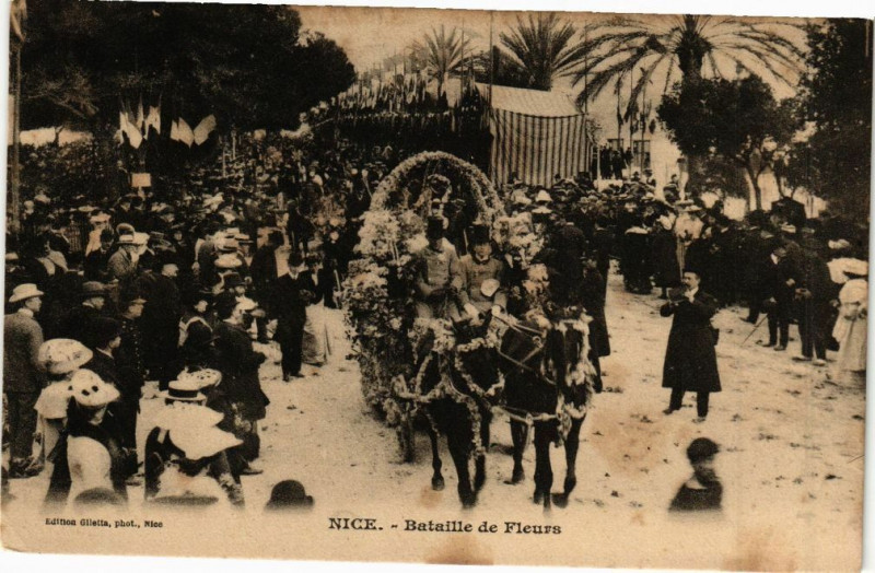 Carte postale ancienne Nice - Betaille de fleurs à Nice