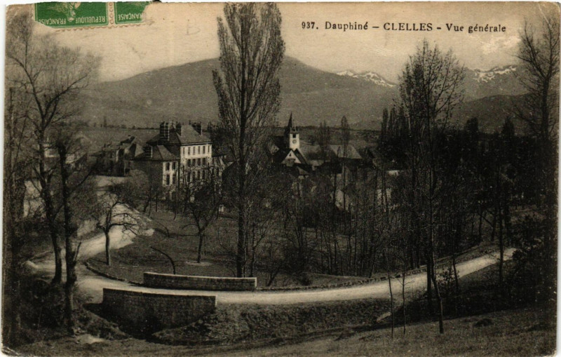 Carte postale ancienne Dauphiné - Clelles - Vue générale à Clelles