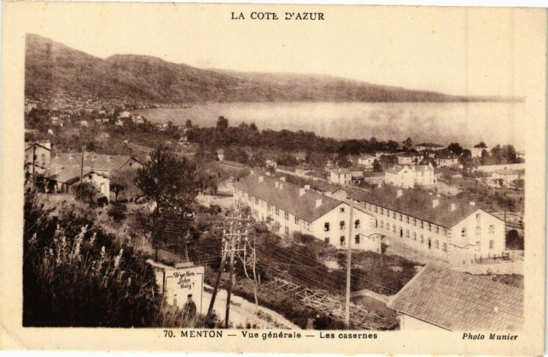 Carte postale ancienne Menton - Vue générale - Les casernes à Menton