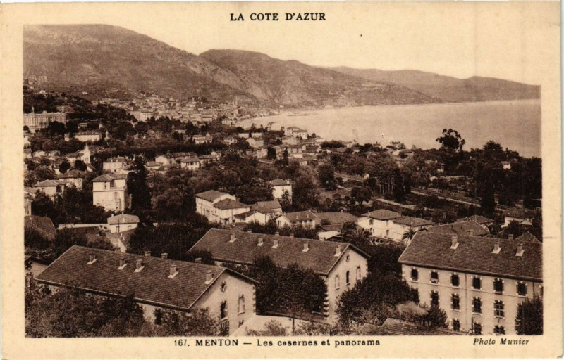 Carte postale ancienne Menton - Les casernes et panorama à Menton
