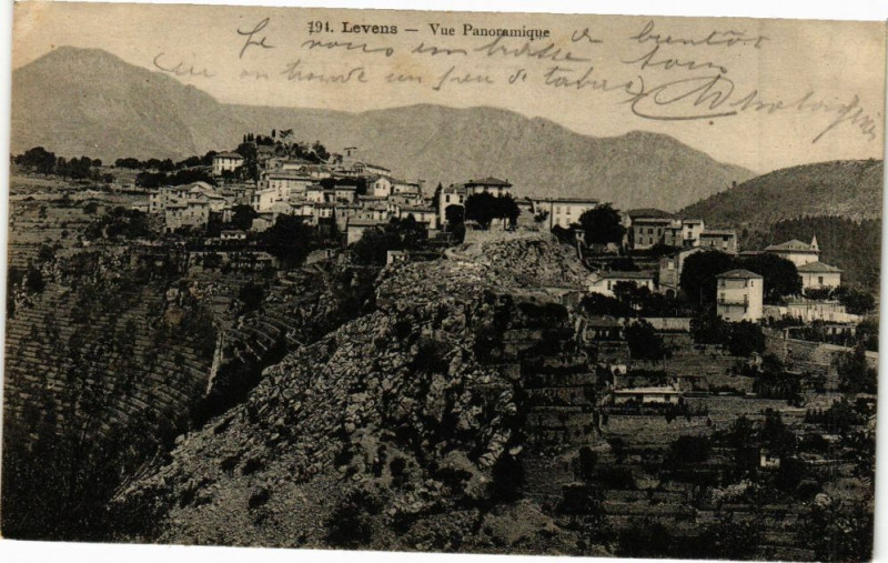 Carte postale ancienne Levens - Vue panoramique à Levens