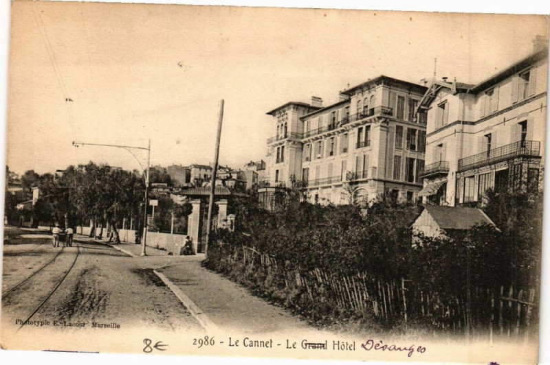 Carte postale ancienne Le Cannet - Le grand hotel au Cannet